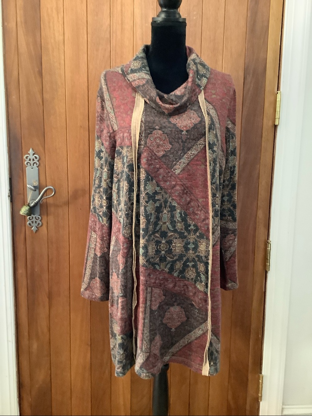 NorthStyle Long Tunic with Geometric Pattern - Picture 2 of 5